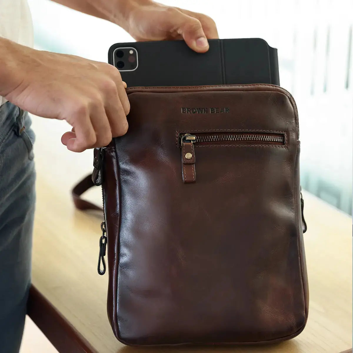 How-to-Choose-the-Best-Business-Messenger-Bag-for-Your-Needs Brown Bear