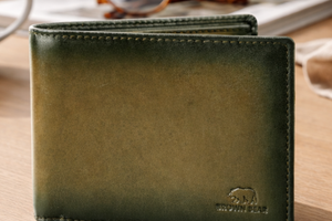 Manhattan Men’s Wallet with Coin Pocket, ID and RFID… — Detail View 14 | Brown Bear Leather