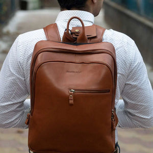 Classic Leather Backpack with front Pocket in Genuine Leather - Brown Bear