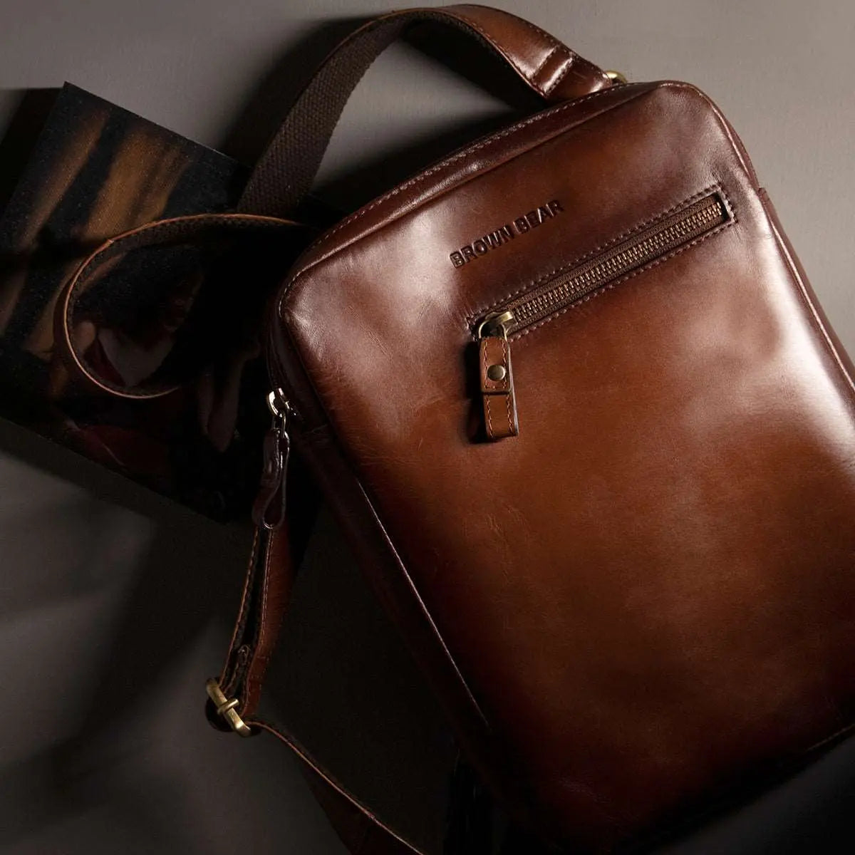 Manhattan Messenger Bag for I-Pad in Genuine Leather - Brown Bear